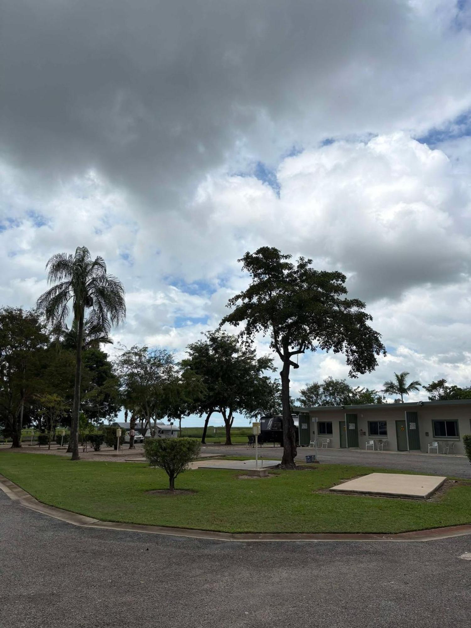 Ingham Tourist Park酒店 外观 照片